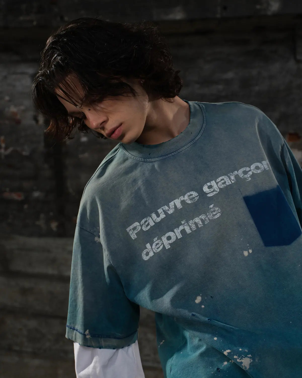 LNM “Pauvre garçon déprimé” Distressed Paint-Splatter Graphic T-Shirt Blue